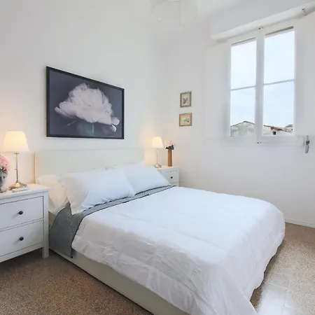 - Florentine Skyline Apartment *