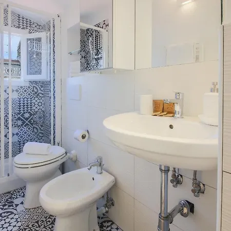 - Florentine Skyline Apartment *